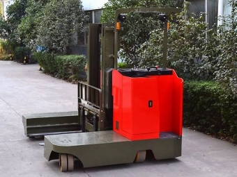 電動(dòng)側(cè)面叉車(chē)